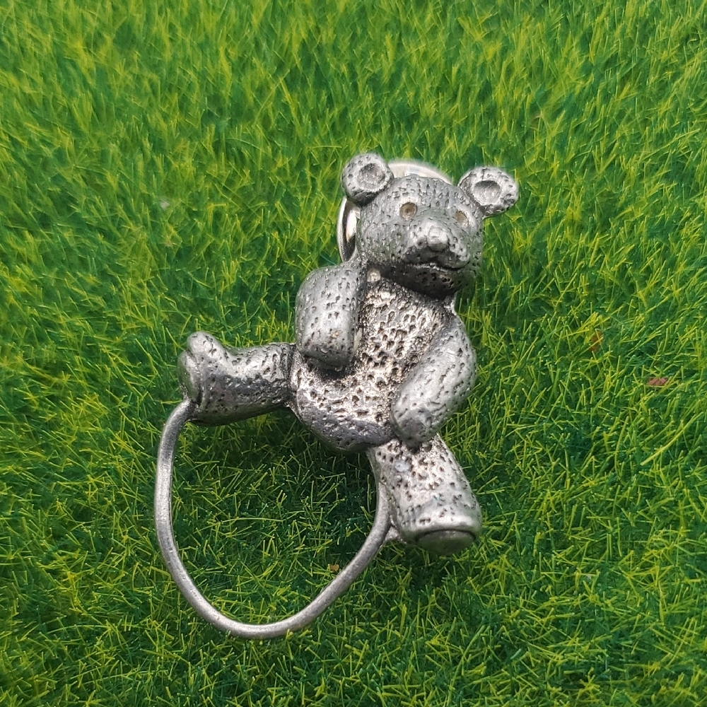 Vintage Silver Bear Pin B453